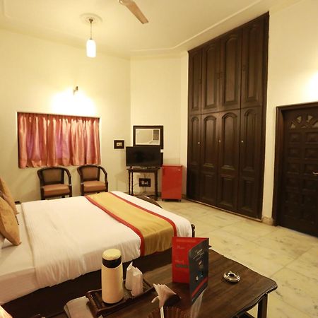 Oyo 8844 Meadows Inn Chinhat Buitenkant foto