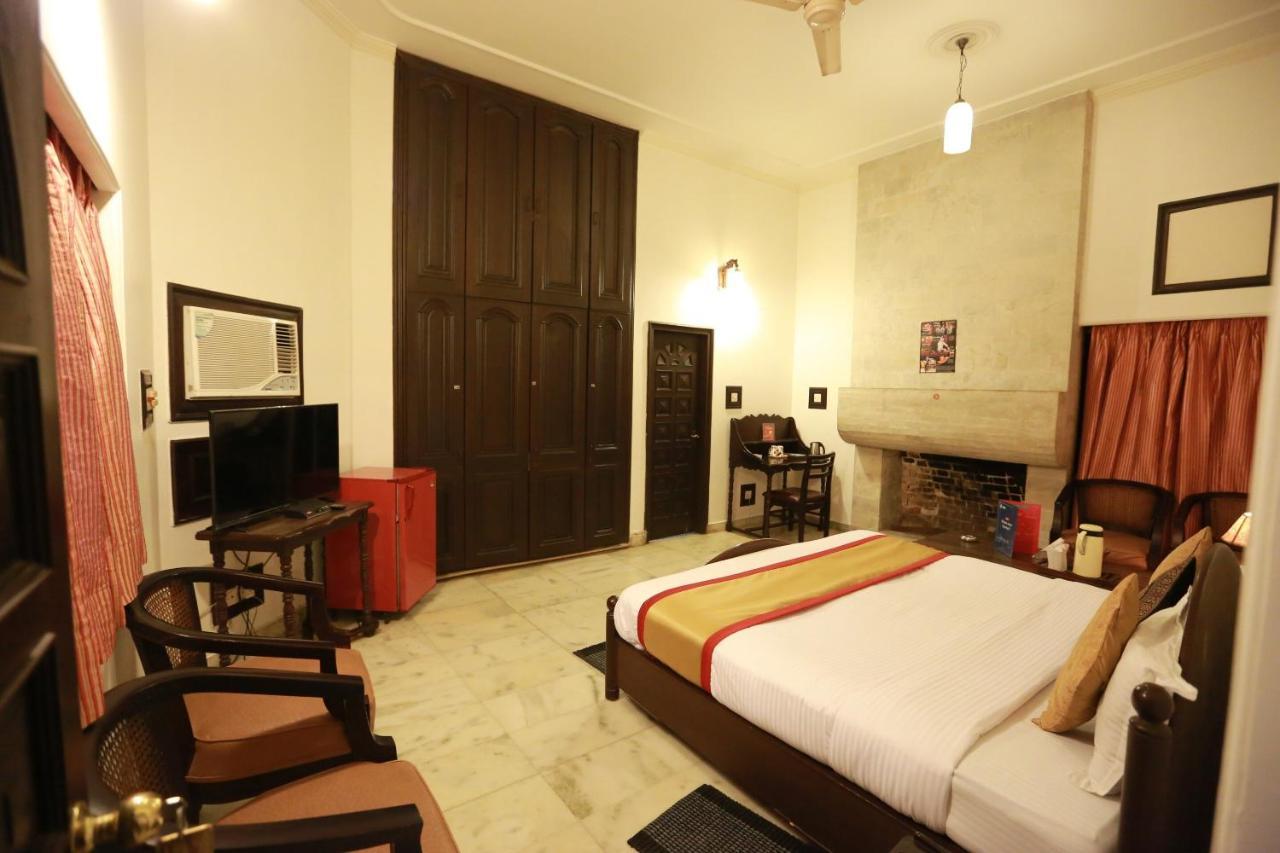 Oyo 8844 Meadows Inn Chinhat Buitenkant foto