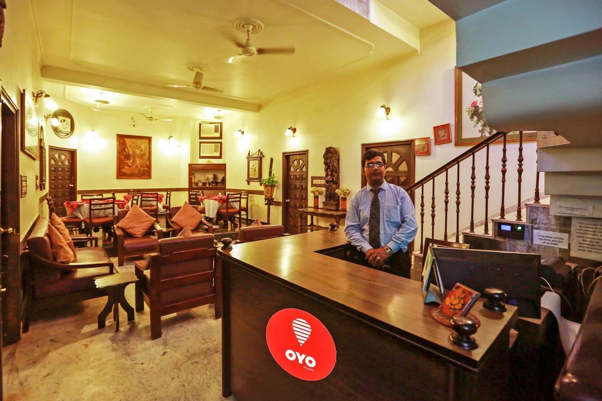 Oyo 8844 Meadows Inn Chinhat Buitenkant foto