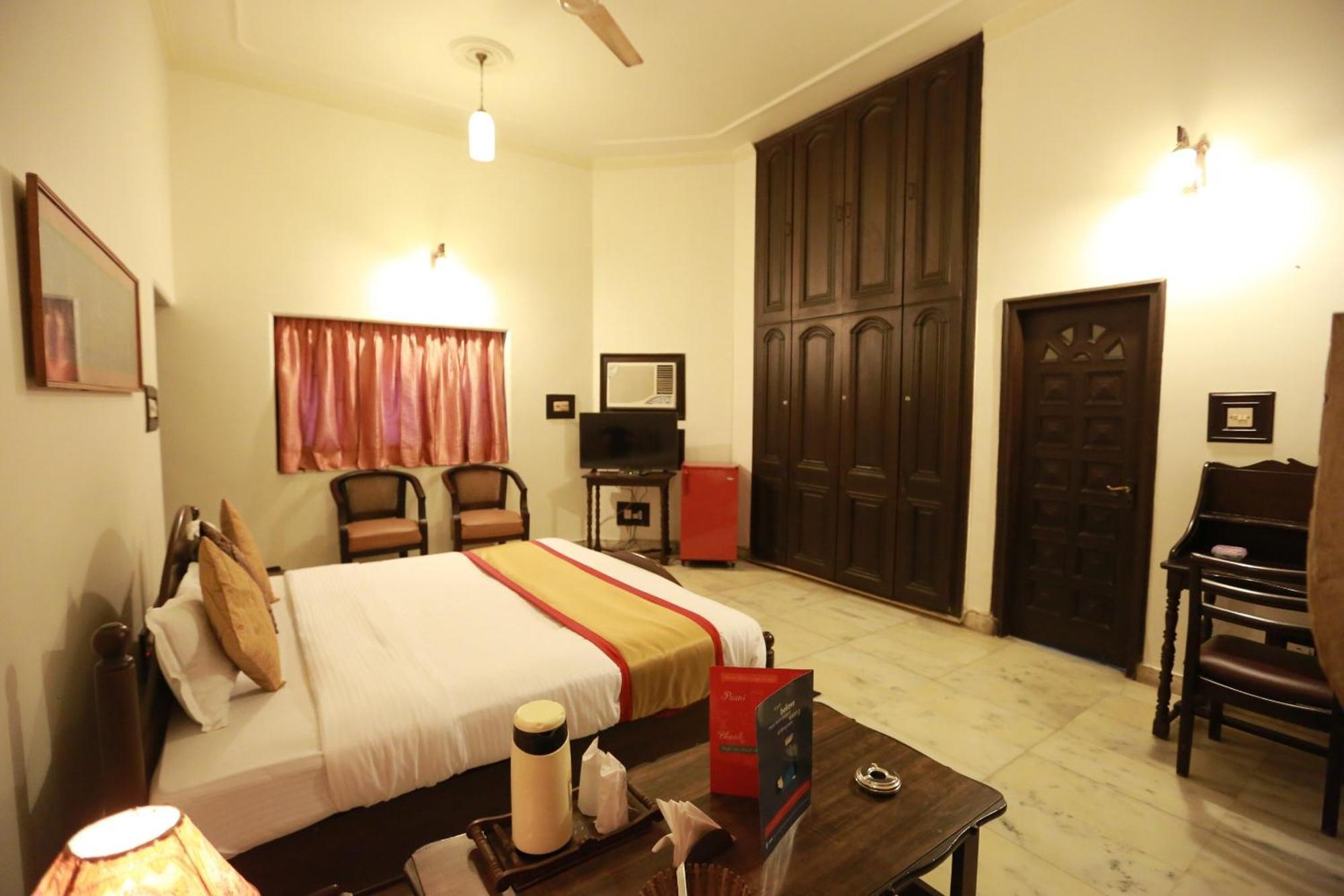 Oyo 8844 Meadows Inn Chinhat Buitenkant foto