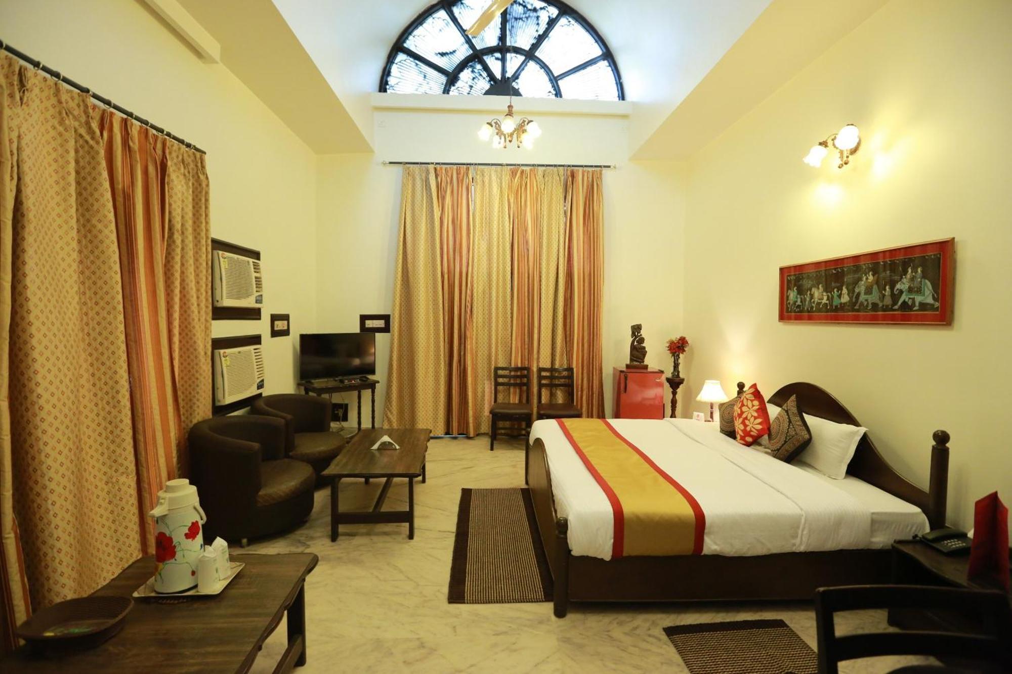 Oyo 8844 Meadows Inn Chinhat Buitenkant foto