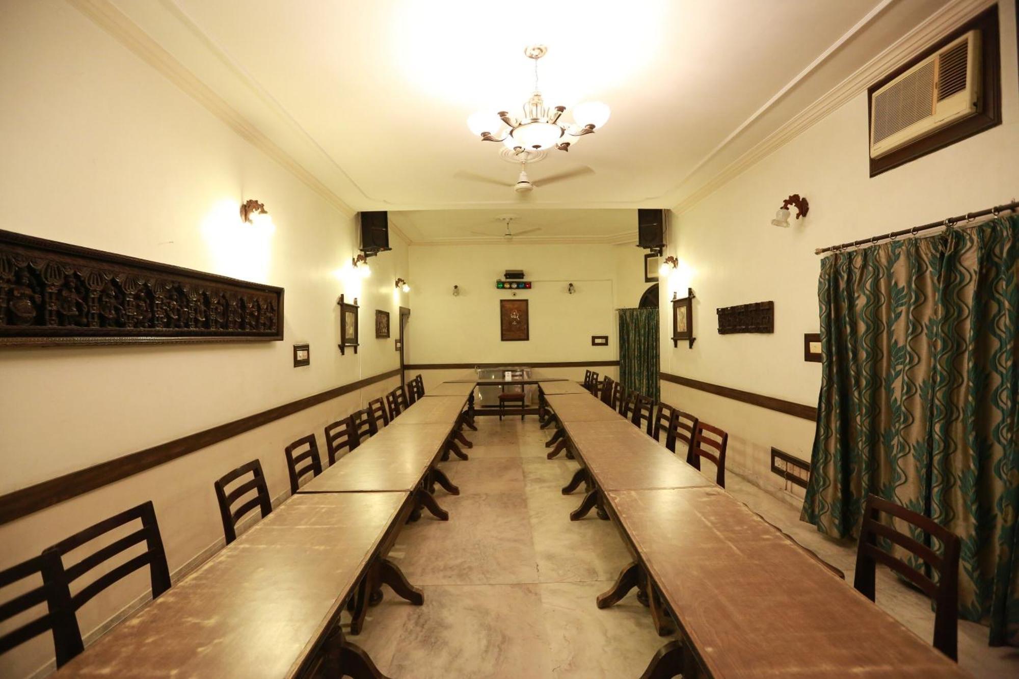 Oyo 8844 Meadows Inn Chinhat Buitenkant foto