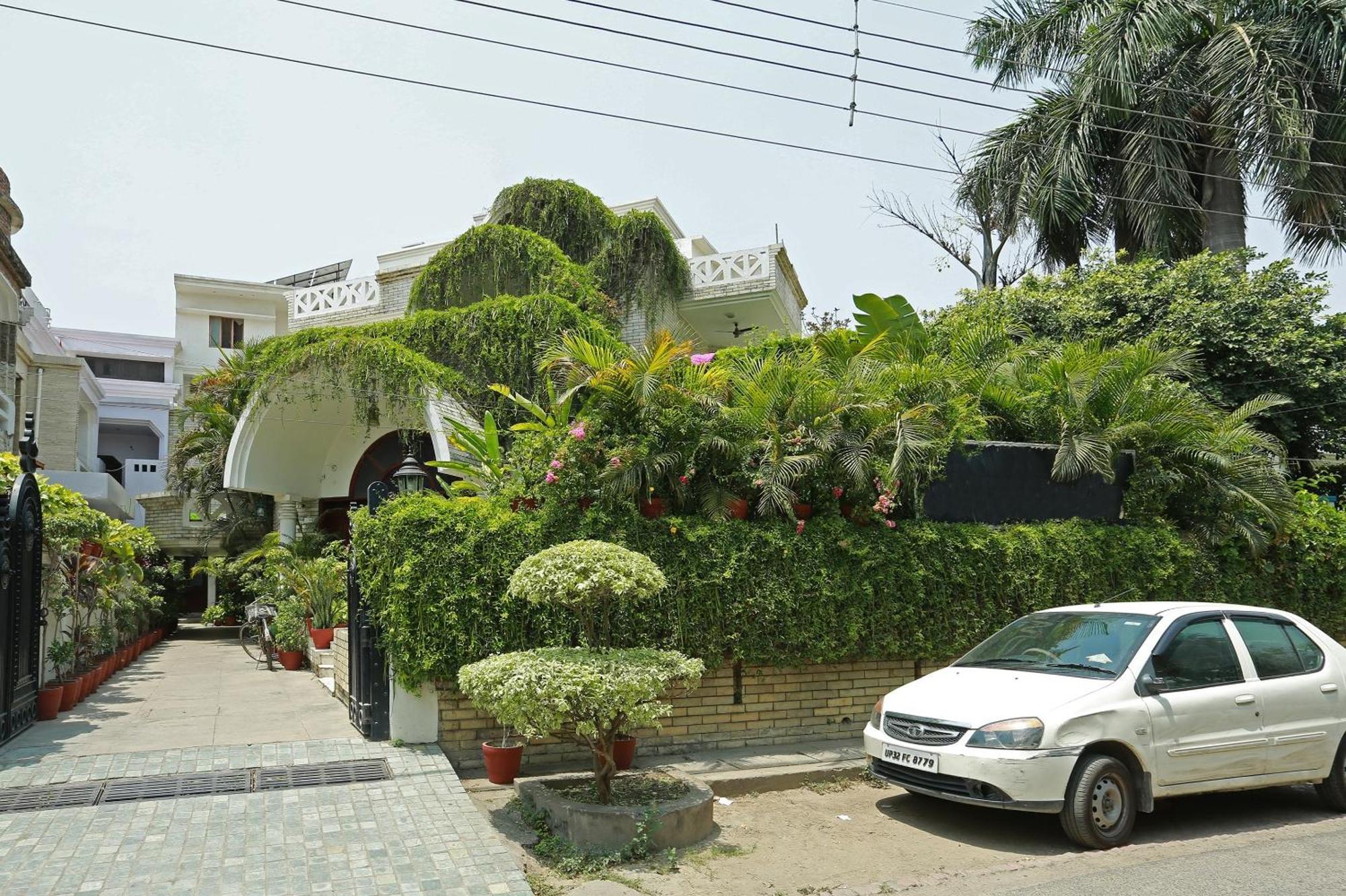 Oyo 8844 Meadows Inn Chinhat Buitenkant foto